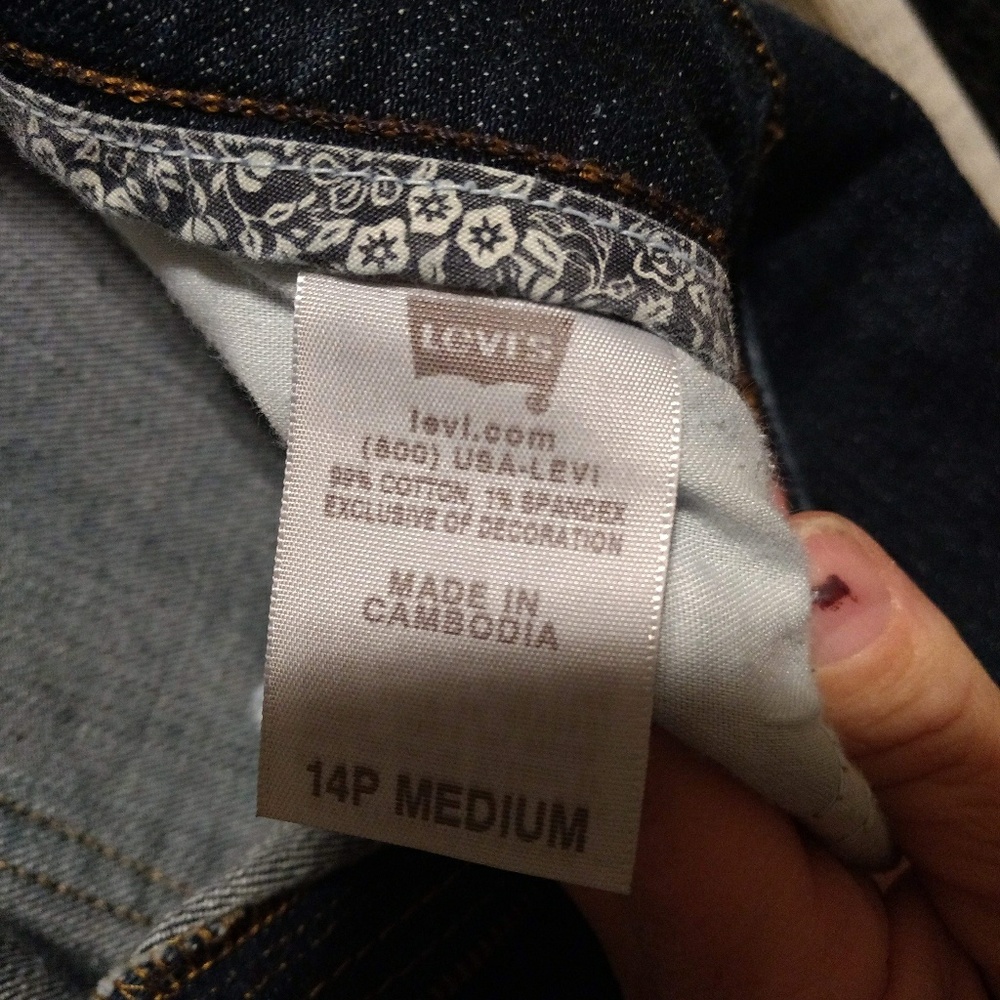 BOGO** Levi jeans - Picture 5 of 8